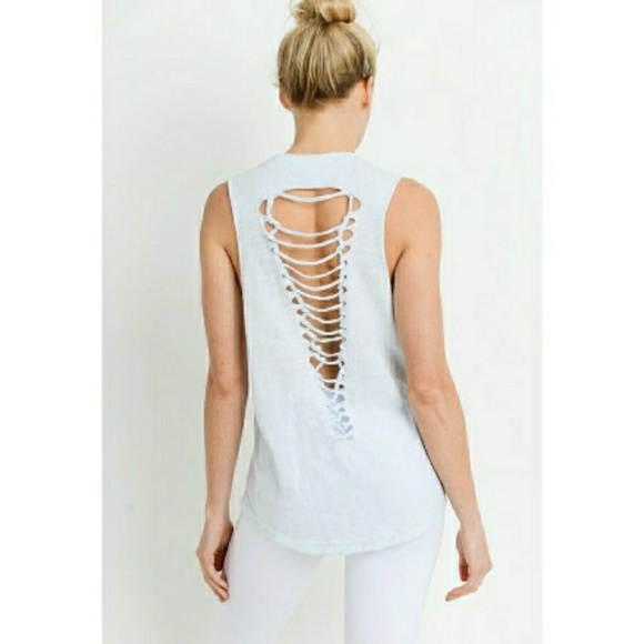 NWT - WHITE REVRS TRIANGL W/CUTOUT LADDER BACK TOP - Picture 3 of 3